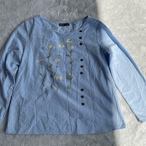 Cozy Casual top. Blue with Daisies. Long sleeve. Size Small